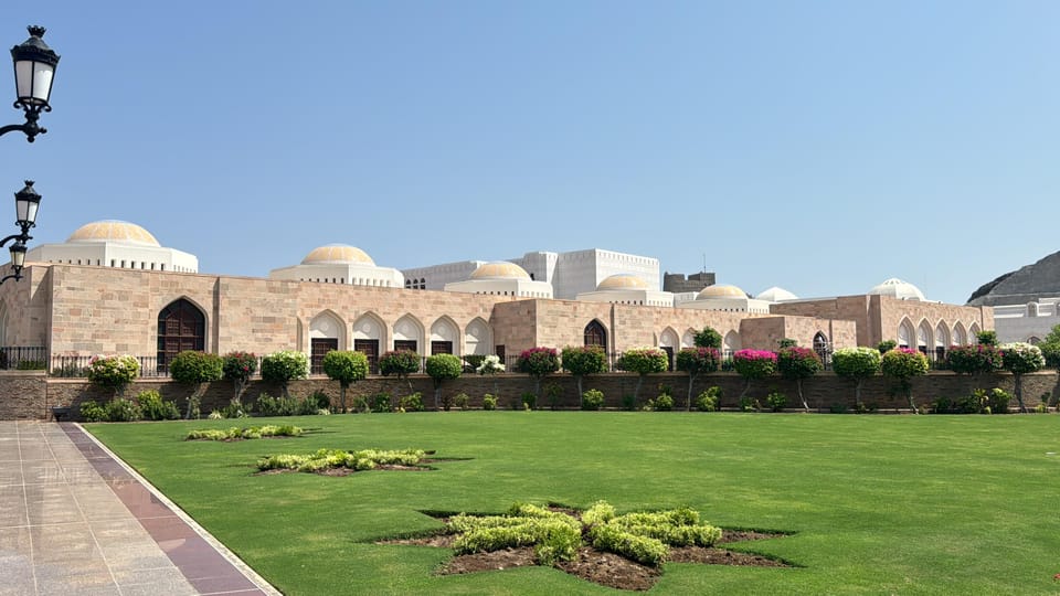 Muscat: City Highlights Guided Tour with Grand Mosque Visit