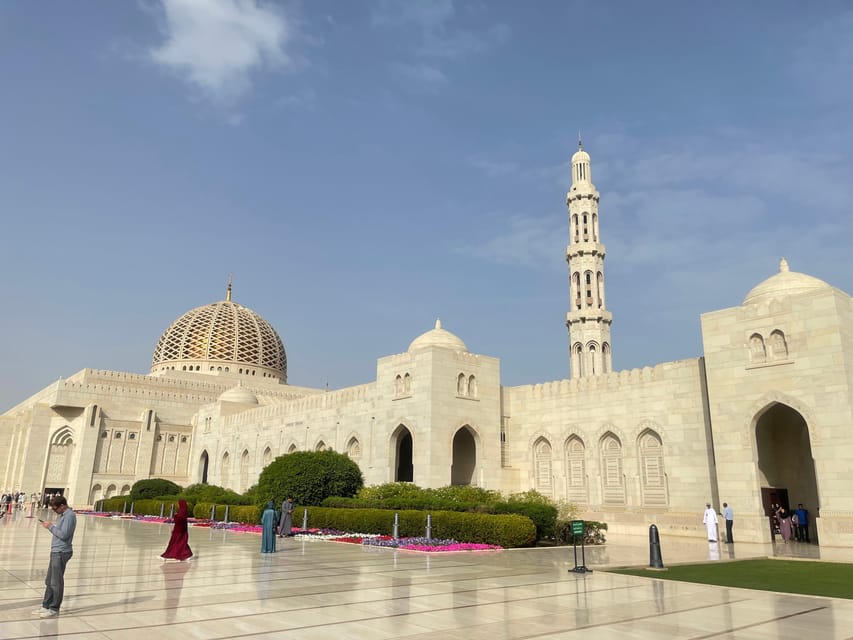 Muscat: City Highlights Guided Tour with Grand Mosque Visit