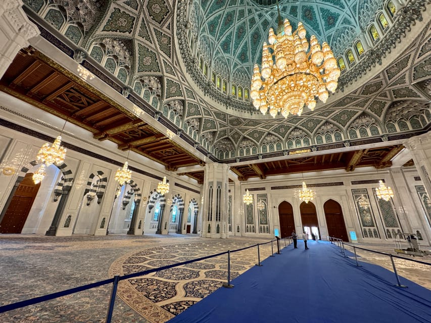 Muscat: City Highlights Guided Tour with Grand Mosque Visit