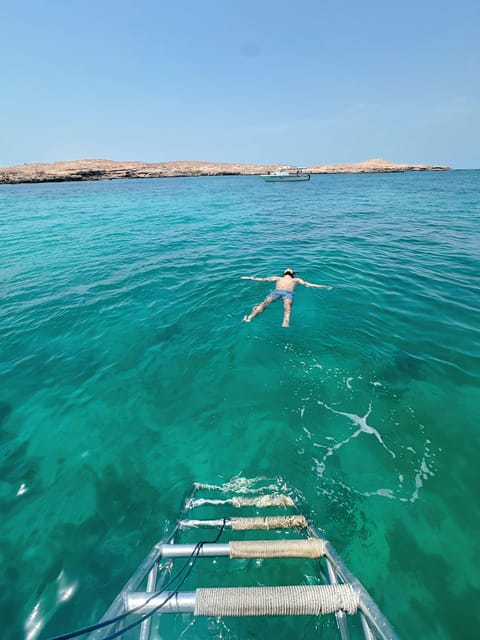 Muscat: Daymaniat Islands Snorkeling Trip