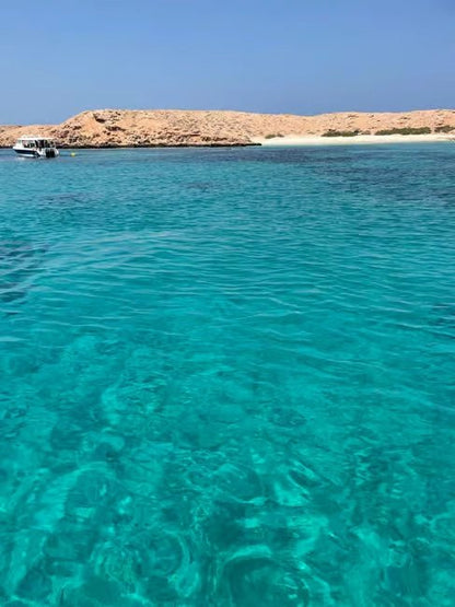 Muscat: Daymaniyat Islands Dolphin Watching and Snorkeling Tour