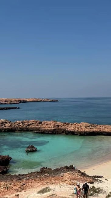 Muscat: Daymaniyat Islands Dolphin Watching and Snorkeling Tour