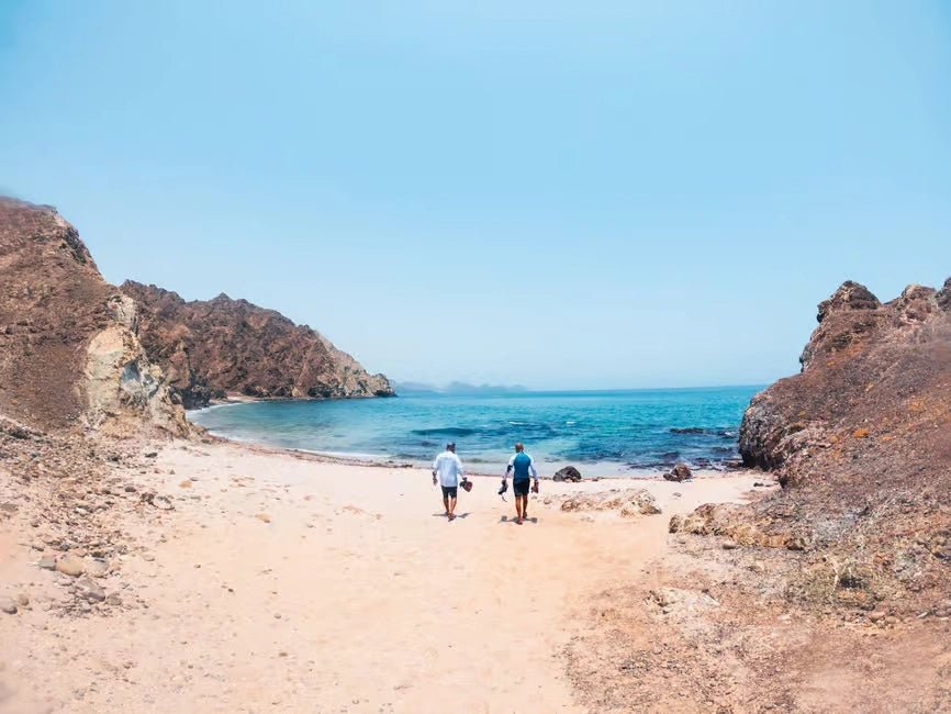Muscat: Discover Scuba Diving Experience at Qantab Beach