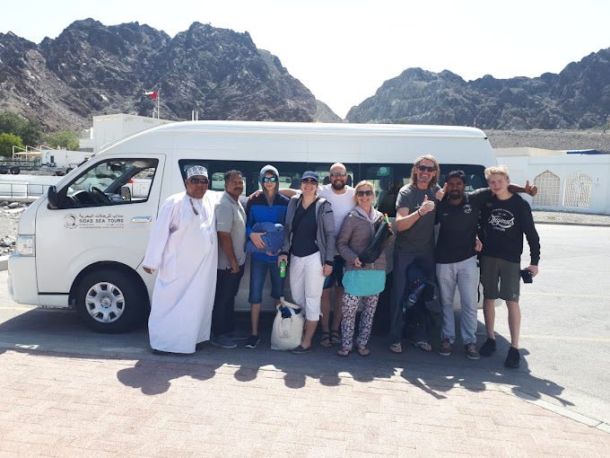 Muscat: Dolphin Watching Boat Trip with Local Guide