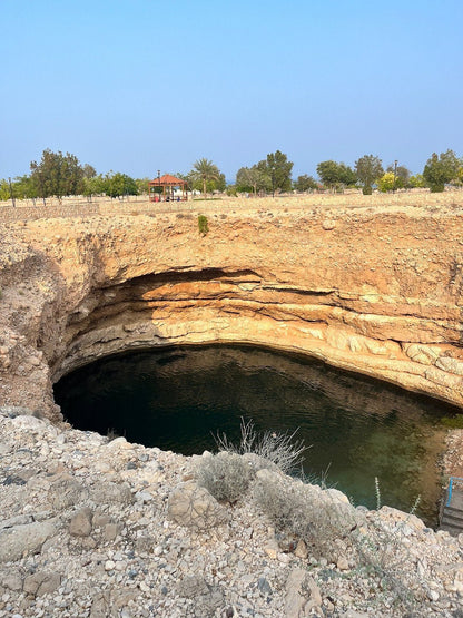 Muscat: Full Day Trip to Wadi Shab and Bimmah Sinkhole with Lunch