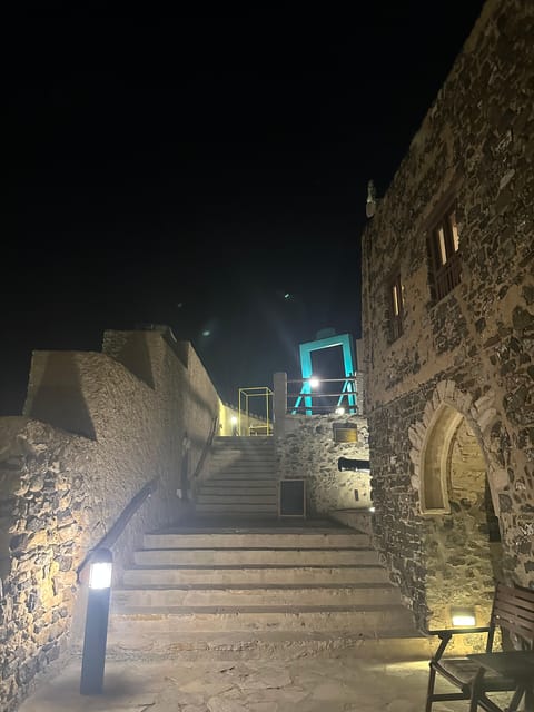 Muscat: Guided Small - Group Night City Tour by Van