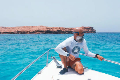 Muscat: Half - Day Daymaniyat Islands Dolphin Watching and Snorkeling Trip