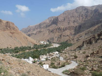 Muscat: Private 4x4 Tour to Wadi Mibam Waterfall and Bimmah Sinkhole