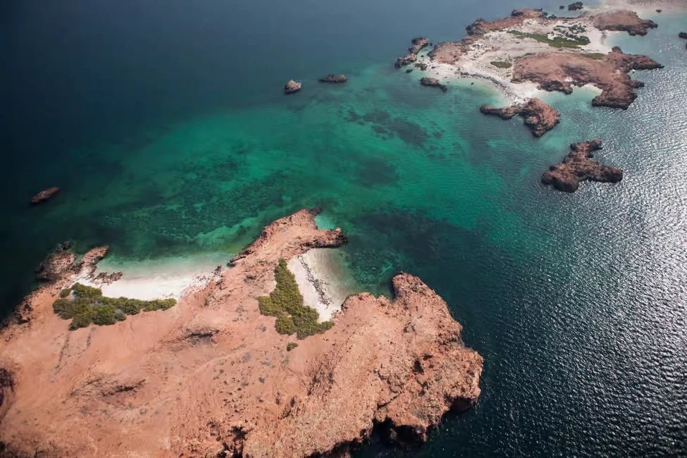 Muscat: Private Daymaniyat Islands Boat Tour with Snorkeling