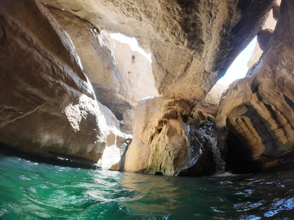 Muscat: Private Wadi Shab Hike & Bimmah Sinkhole Tour with Lunch
