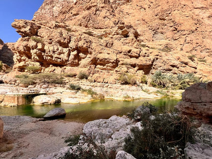Muscat: Private Wadi Shab Hike & Bimmah Sinkhole Tour with Lunch
