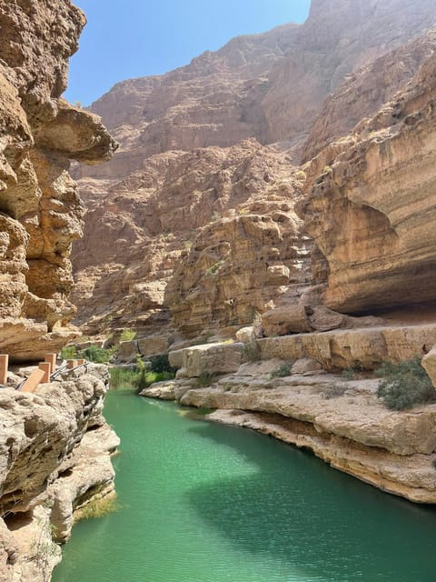 Muscat: Private Wadi Shab Hike & Bimmah Sinkhole Tour with Lunch