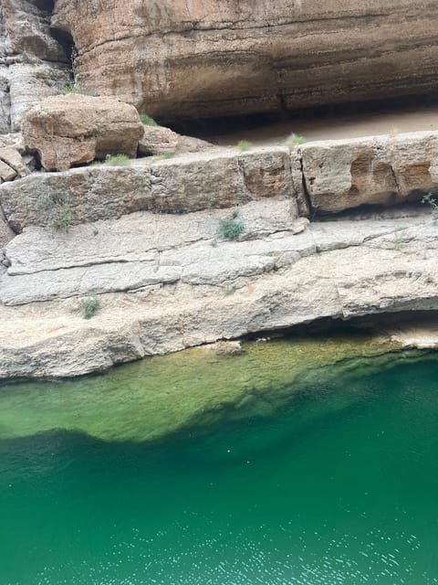 Muscat: Private Wadi Shab Hike & Bimmah Sinkhole Tour with Lunch