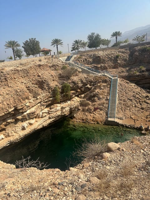 Muscat: Private Wadi Shab Hike & Bimmah Sinkhole Tour with Lunch