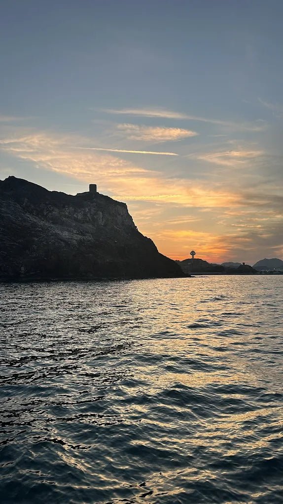 Muscat: Sunset Cruise with Al Jalali and Mirani Forts