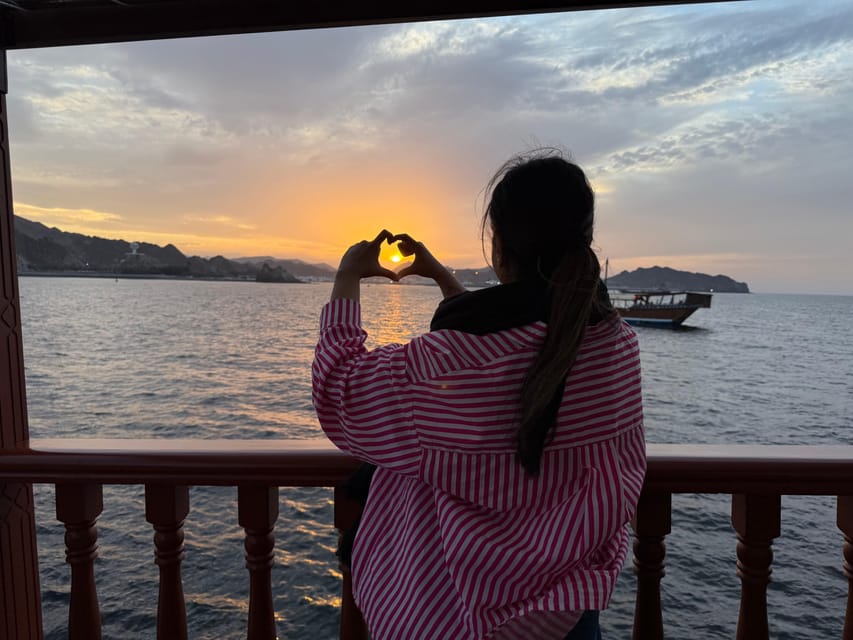 Muscat: Traditional Dhow Boat Sunset Cruise with Refreshments