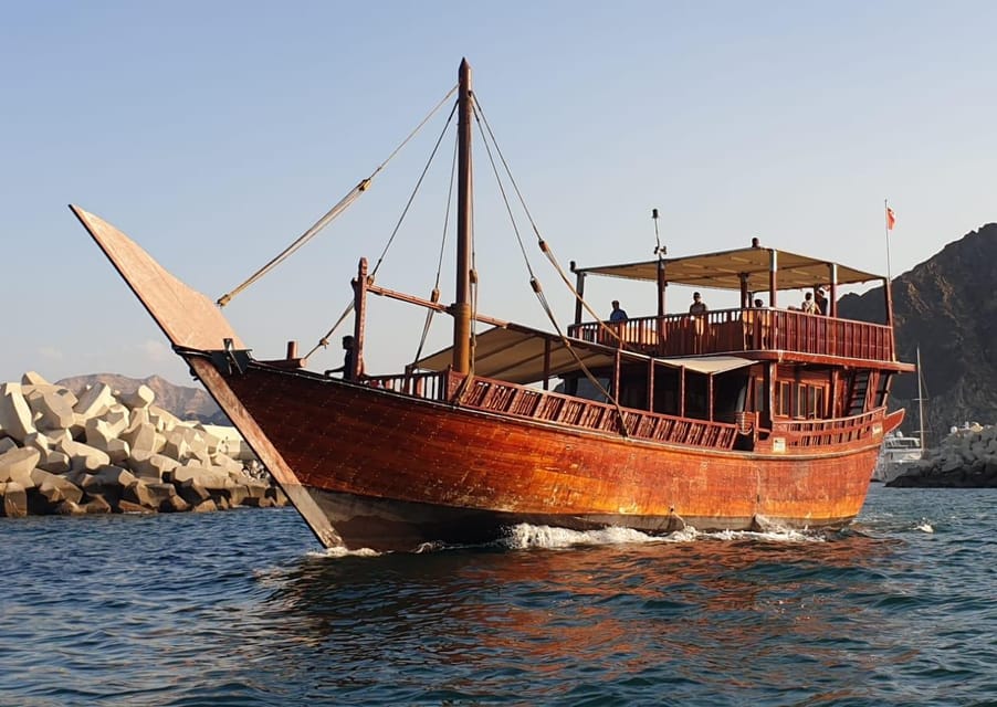 Muscat: Traditional Dhow Boat Sunset Cruise with Refreshments