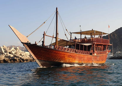 Muscat: Traditional Dhow Boat Sunset Cruise with Refreshments