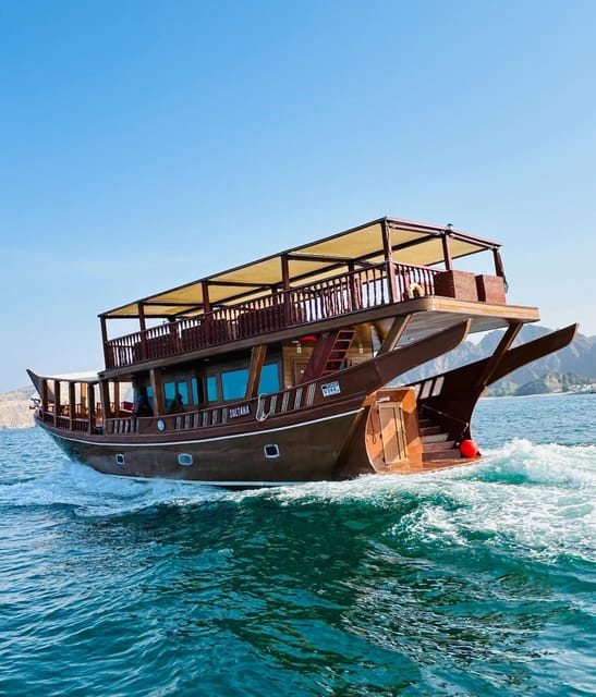 Muscat: Traditional Dhow Boat Sunset Cruise with Refreshments