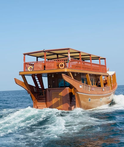 Muscat: Traditional Dhow Boat Sunset Cruise with Refreshments