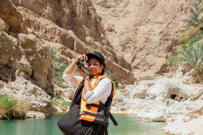 Muscat: Wadi Shab and Bimah Sinkhole Day Trip with Lunch