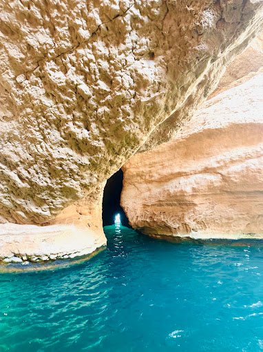 Muscat: Wadi Shab and Bimmah Sinkhole Full - Day Tour