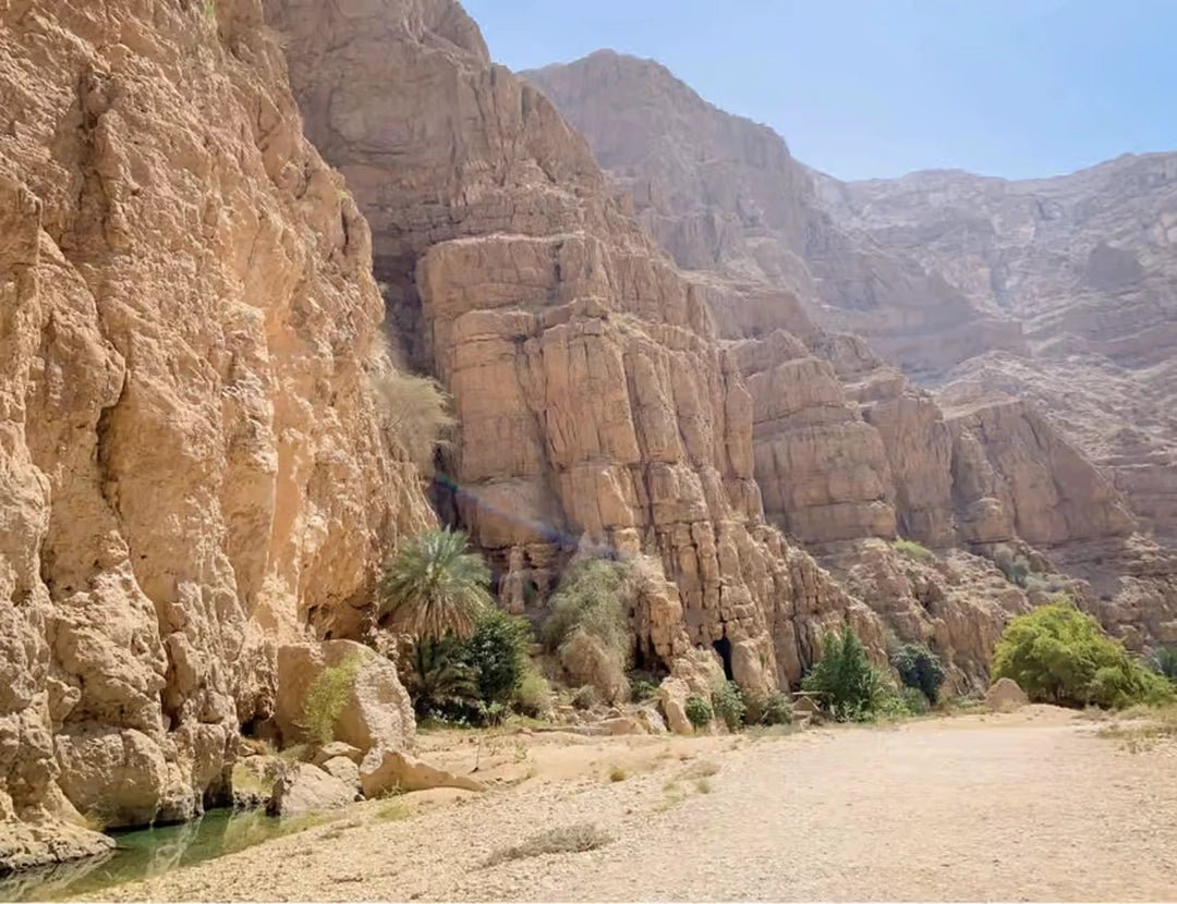 Muscat: Wadi Shab and Bimmah Sinkhole Guided Day Tour
