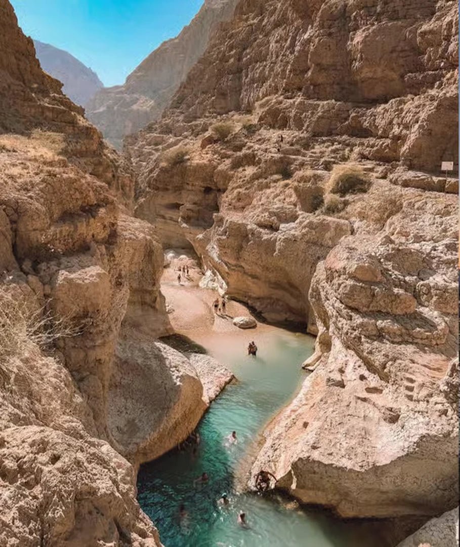 Muscat: Wadi Shab and Bimmah Sinkhole Guided Day Tour