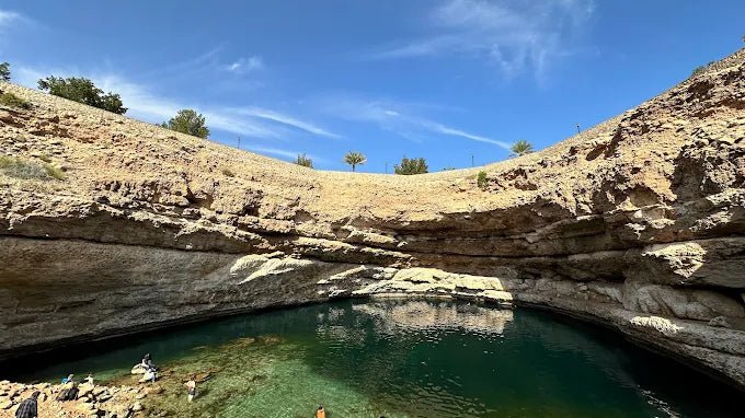 Muscat: Wadi Shab and Bimmah Sinkhole Guided Day Tour