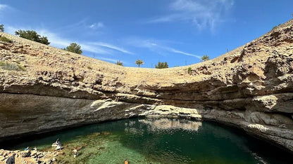 Muscat: Wadi Shab and Bimmah Sinkhole Guided Day Tour