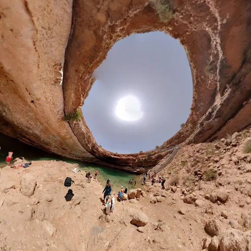 Muscat: Wadi Shab and Bimmah Sinkhole Guided Day Tour