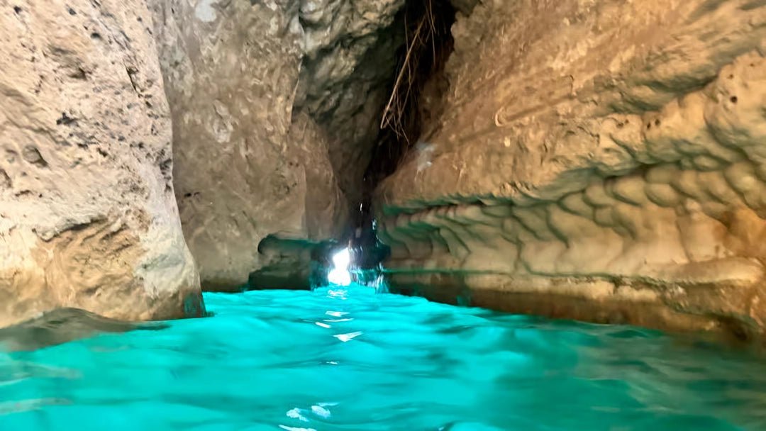 Muscat: Wadi Shab and Bimmah Sinkhole Guided Day Tour