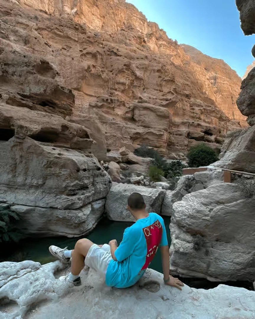 Muscat: Wadi Shab and Bimmah Sinkhole Guided Day Tour