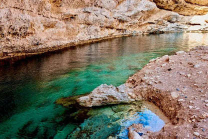 Muscat: Wadi Shab and Bimmah Sinkhole Guided Day Tour