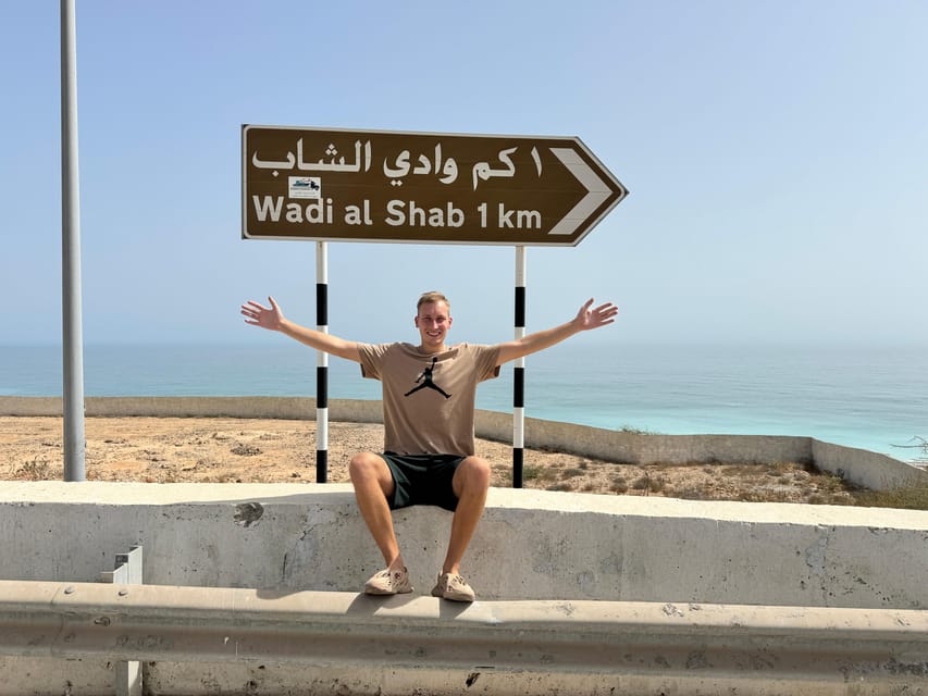 Muscat: Wadi Shab and Bimmah Sinkhole Trip with Lunch