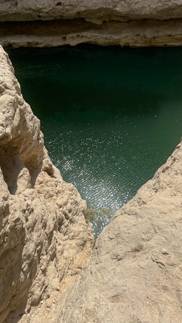 Muscat: Wadi Shab and Bimmah Sinkhole Trip with Lunch