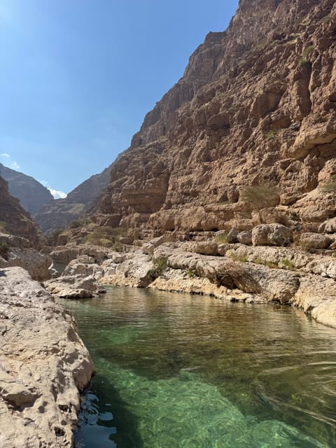Muscat: Wadi Shab and Bimmah Sinkhole Trip with Lunch