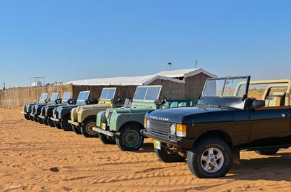 Dubai: 57 Oldtimer-Land-Rover-Fahrt und Frühstück mit einem Beduinen