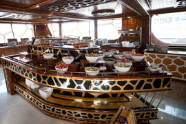 Dubai Marina: cina croaziera intr-o barca traditionala