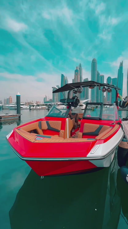 Dubai: Wake Boarding or Wake Surfing Experience in Dubai Harbour Marina