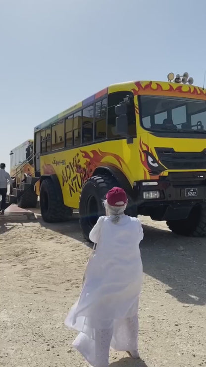 Doha : visite en bus monstre dans le désert de Sealine
