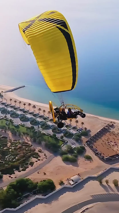 Doha: Sobrevoe o Deserto Sealine em Excursão Aérea de Paratrike