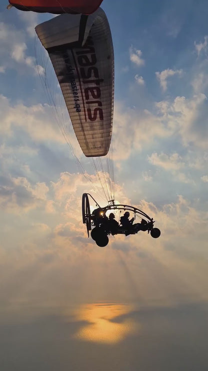 Doha: Sobrevoe o Deserto Sealine em Excursão Aérea de Paratrike