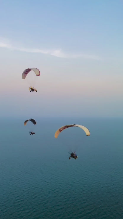 Doha: Sobrevoe o Deserto Sealine em Excursão Aérea de Paratrike