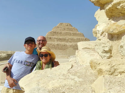 Il Cairo: Tour Guidato Privato di un Giorno delle Piramidi di Giza, Piramide a Gradoni di Saqqara e Menfi