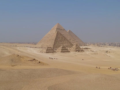 Il Cairo: Tour Guidato Privato di un Giorno delle Piramidi di Giza, Piramide a Gradoni di Saqqara e Menfi