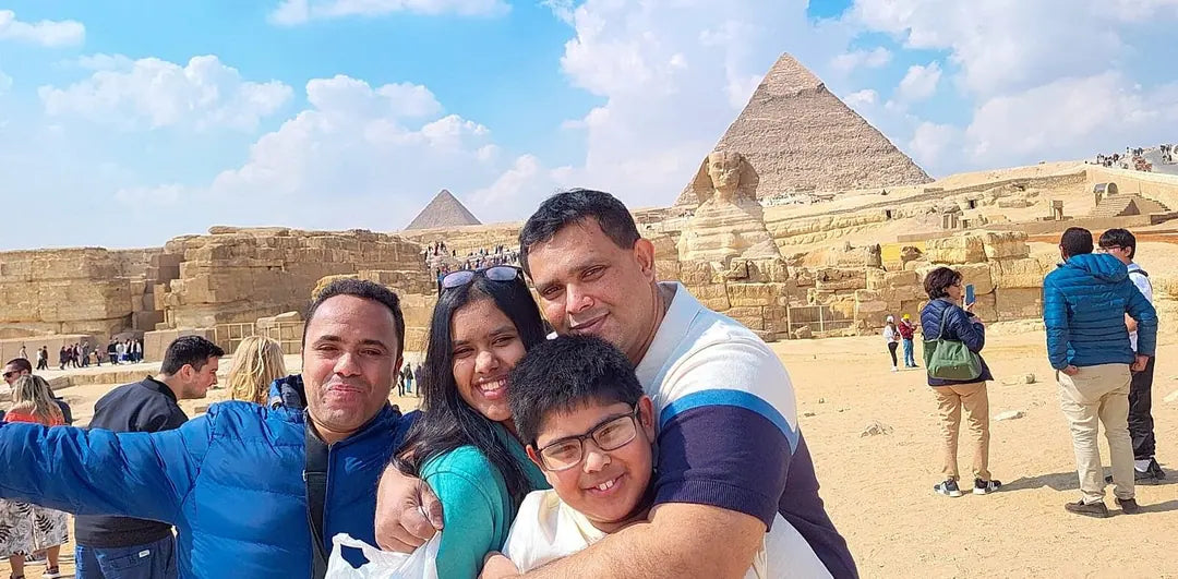 Il Cairo: Tour Guidato Privato di un Giorno delle Piramidi di Giza, Piramide a Gradoni di Saqqara e Menfi