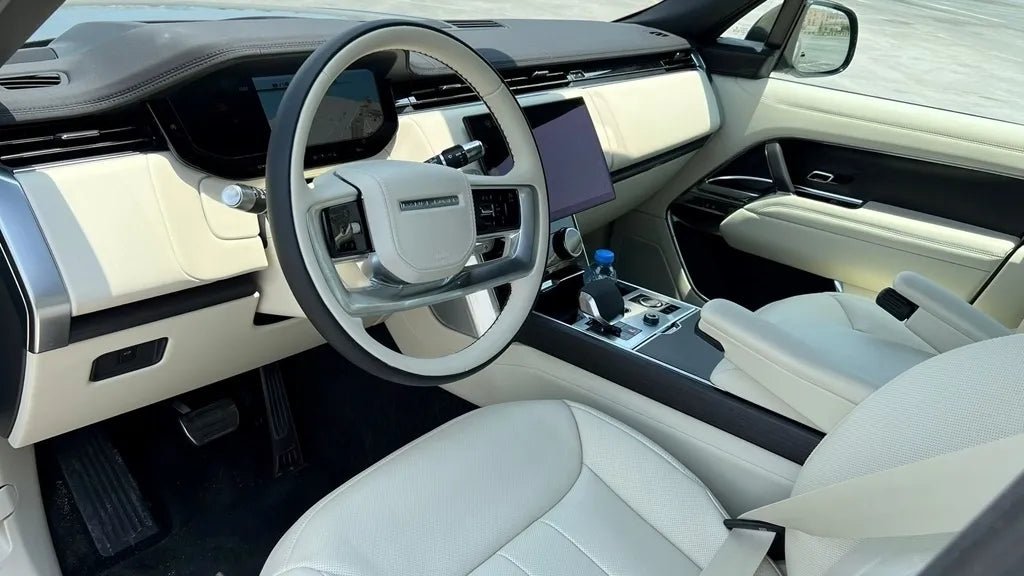 Doha: Range Rover Vogue Private Car Rental with Driver
