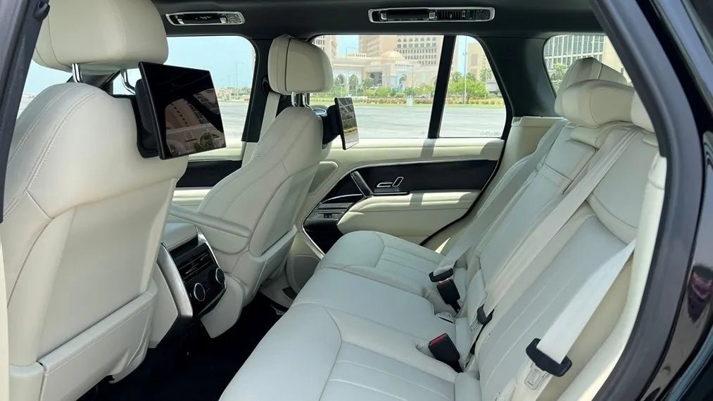 Doha: Range Rover Vogue Private Car Rental with Driver