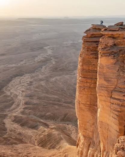 Riyadh: Edge of the World Sunset Tour with Dinner